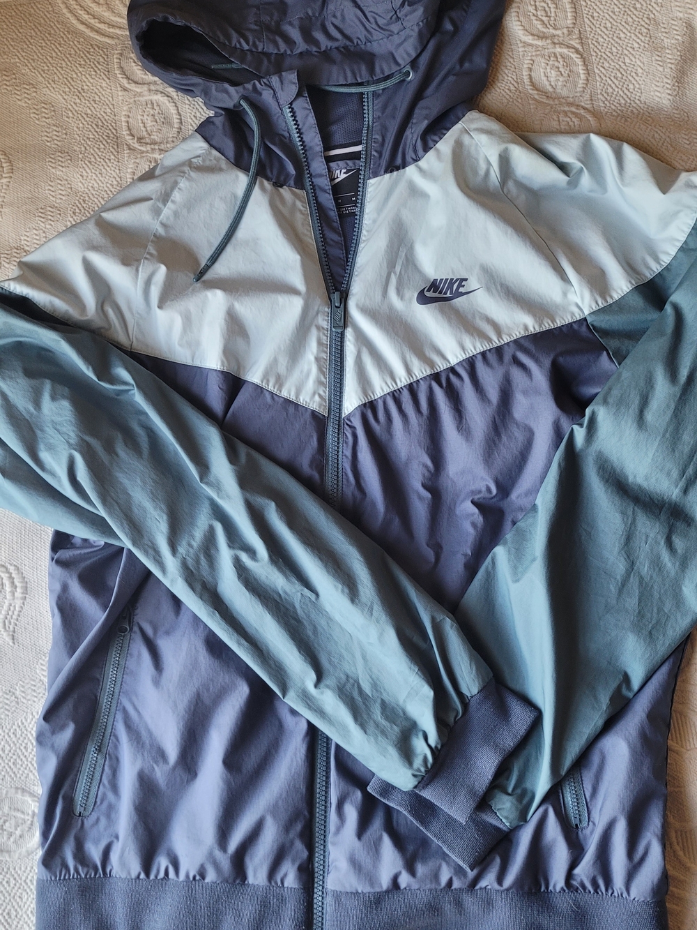Nike Colorblock Windbreaker Jacket in Slate & Light Blue